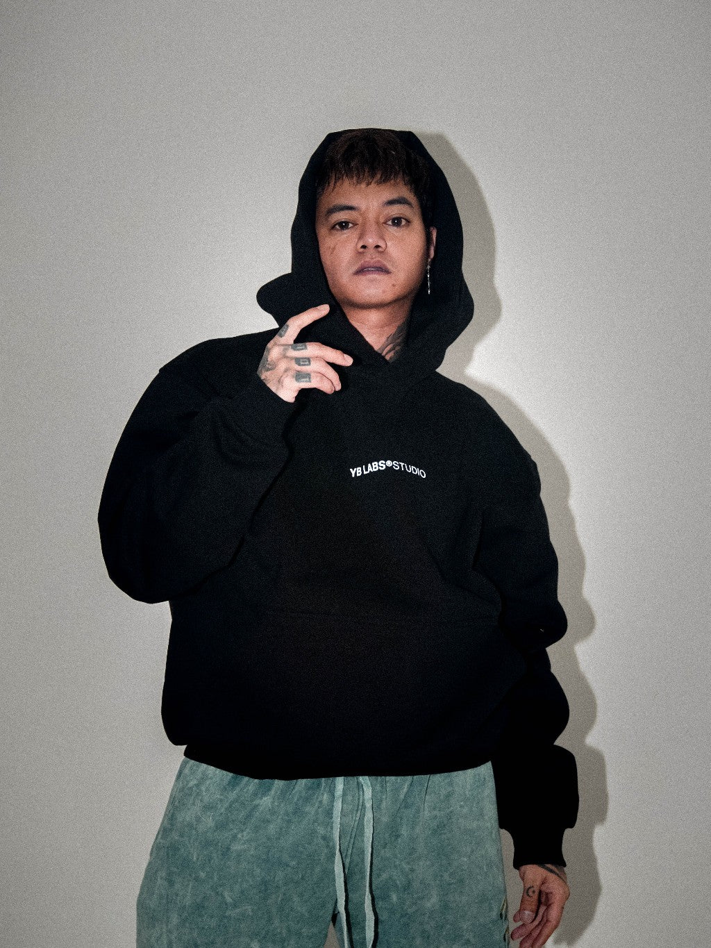 YB Labs Studio - Hoodie Black